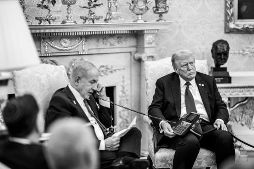 President Donald Trump leads a trilateral phone call with Israeli Prime Minister Benjamin Netanyahu and Qatari Prime Minister Mohammed bin Abdulrahman bin Jassim Al Thani discussing the U.S. peace plan for Gaza, Monday, September 29, 2025, in the Oval Office. (Official White House Photo by Daniel Torok)