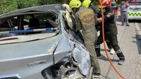 Phone fumble leads to deadly pickup crash in Lampang | Thaiger