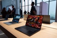 Apple Plans Overhaul of MacBooks, iMac in Push to Meet AI Demand - Bloomberg.com
