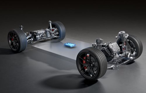 底盘 3D 渲染图，展示了智界 新S7 豪车级底盘架构