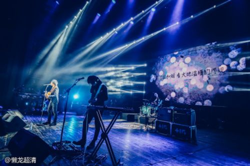 旅行团乐队演唱会照