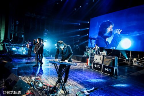 旅行团乐队演唱会照