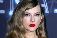 Taylor Swift threatens private-jet-tracking college student with legal action