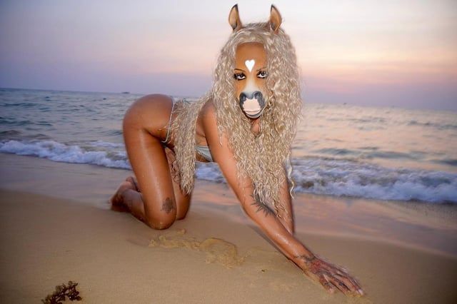 r/horsegiirL - horsegiirL stuns in new beach photos 🐎⛱️🐚