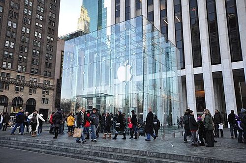 Apple_Store_-_Fifth_Avenue_(7181848534).jpg