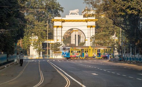 KOLKATA, INDIA -JANUARY 22, 2017: Heritage Kolkata tram passing the front entrance of historic and Gothic architectural Governor house near Dalhousie Chowringhee area, Kolkata. Kolkata tram stock images, royalty-free photos and pictures