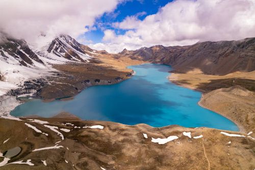 scenic view of tilicho lake amidst himalayas mountains - tilicho lake stock pictures, royalty-free photos & images