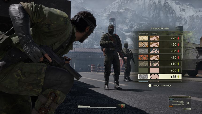 Snake leans around a corner to track a guard patrol. An on-screen UI menu shows a number of different, selectable camo options, each with a different statistic. Some are less effective (indicated by a red arrow pointed downwards) and others are better (indicated by a green arrow.)