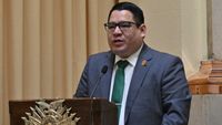 Bolivia investigates Attorney General Roger Mariaca for drug trafficking and money laundering, arrests him following US sanctions