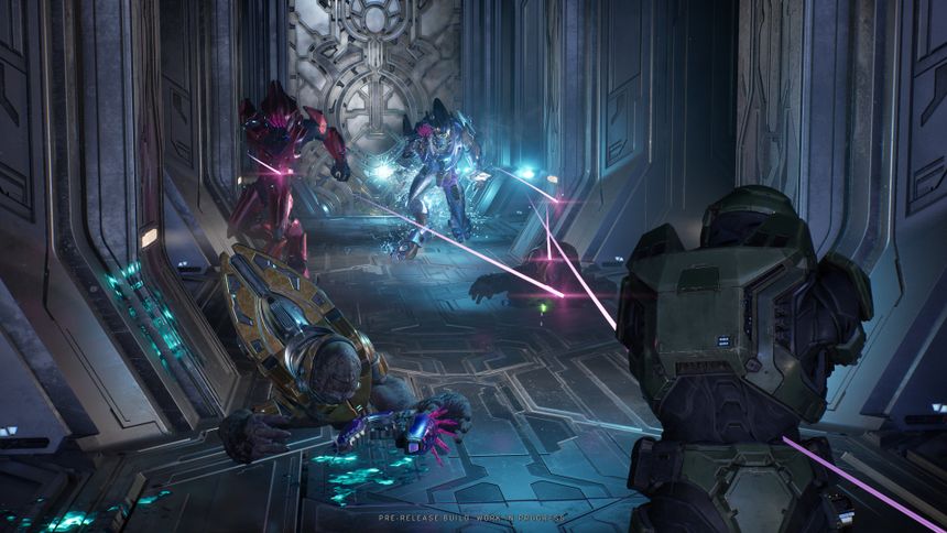 Master Chief fighting Elites in Halo: Campaign Evolved