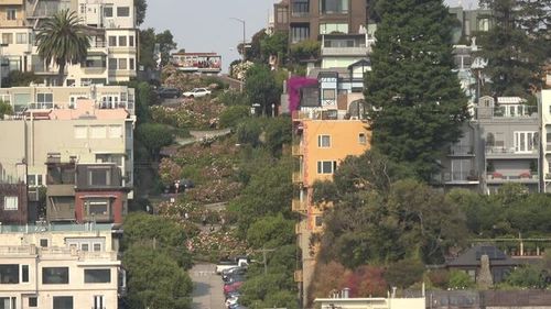 San Francisco Lombard street with cable car