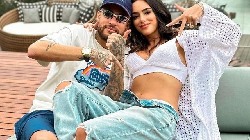 Neymar e Bruna Biancardi são pais de Mavie, de um mês e meio