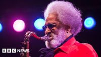 Sonny Rollins: 'Saxophone colossus' jazz legend dies aged 95