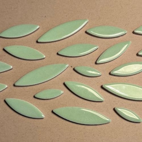 50g Pastel Mint Green Leaf Glazed Ceramic Mosaic Tile, DIY Craft Art Supplies, Multicolor Flower Petal Jigsaw Pieces, 3 Sizes 4mm Thick