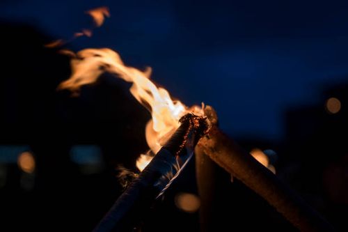 close-up of campfire burning at night - flaming torch stock pictures, royalty-free photos & images