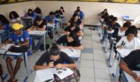 Nova lei que altera a LDB inclui Educação Política e Direitos da Cidadania como componente curricular, gerando debate sobre o futuro da Sociologia e Filosofia