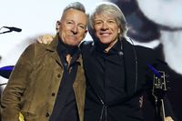 Jon Bon Jovi brings out surprise guest Bruce Springsteen for final show at Madison Square Garden - Entertainment Weekly