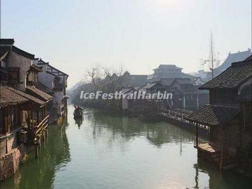 Cultural performances along Wuzhen canals