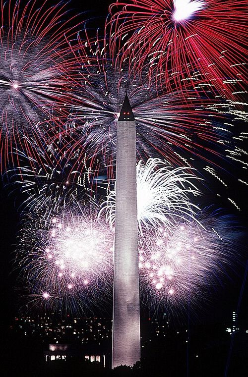 Fourth_of_July_fireworks_behind_the_Washington_Monument,_1986.jpg