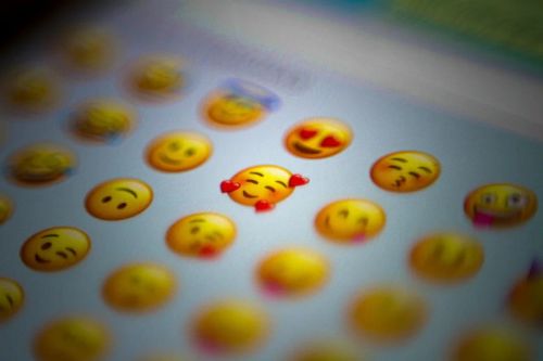 5 Creative Ways to Use Text Emojis in Online Communication