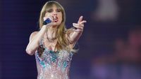 Taylor Swift Eras tour course offered by college for parents and carers ahead of sold-out Edinburgh shows | UK News | Sky News