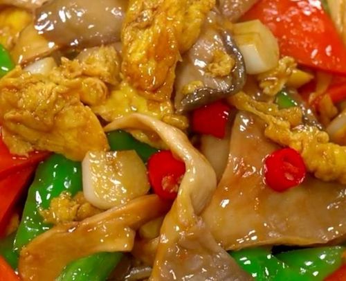 胡萝卜青椒、平菇炒鸡蛋