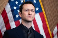 Joseph Gordon-Levitt Says A.I. Is Being Trained to ‘Hijack Your Intimacy’: ‘We Should Be Concerned’ - Variety
