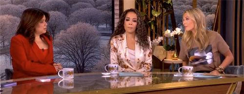 特朗普“铁粉”狡辩：切断伊朗石油，中国就没法控制世界！