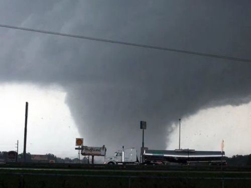 Tornado monstruoso y silencioso