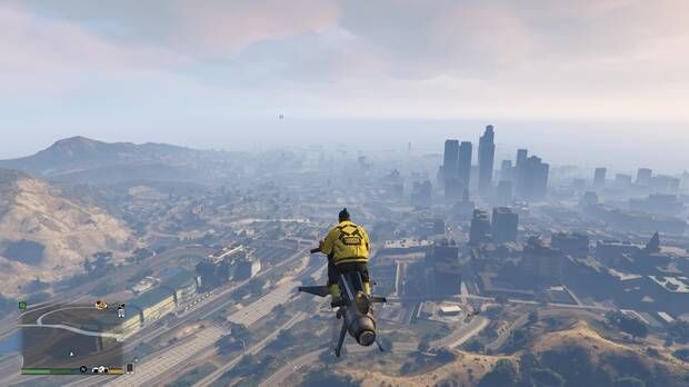 Si juegas habitualmente a GTA Online vas a percibir mejoras gráficas, de rendimiento y ciertos añadidos puntuales de nuevo contenido, pero nada más allá de eso.