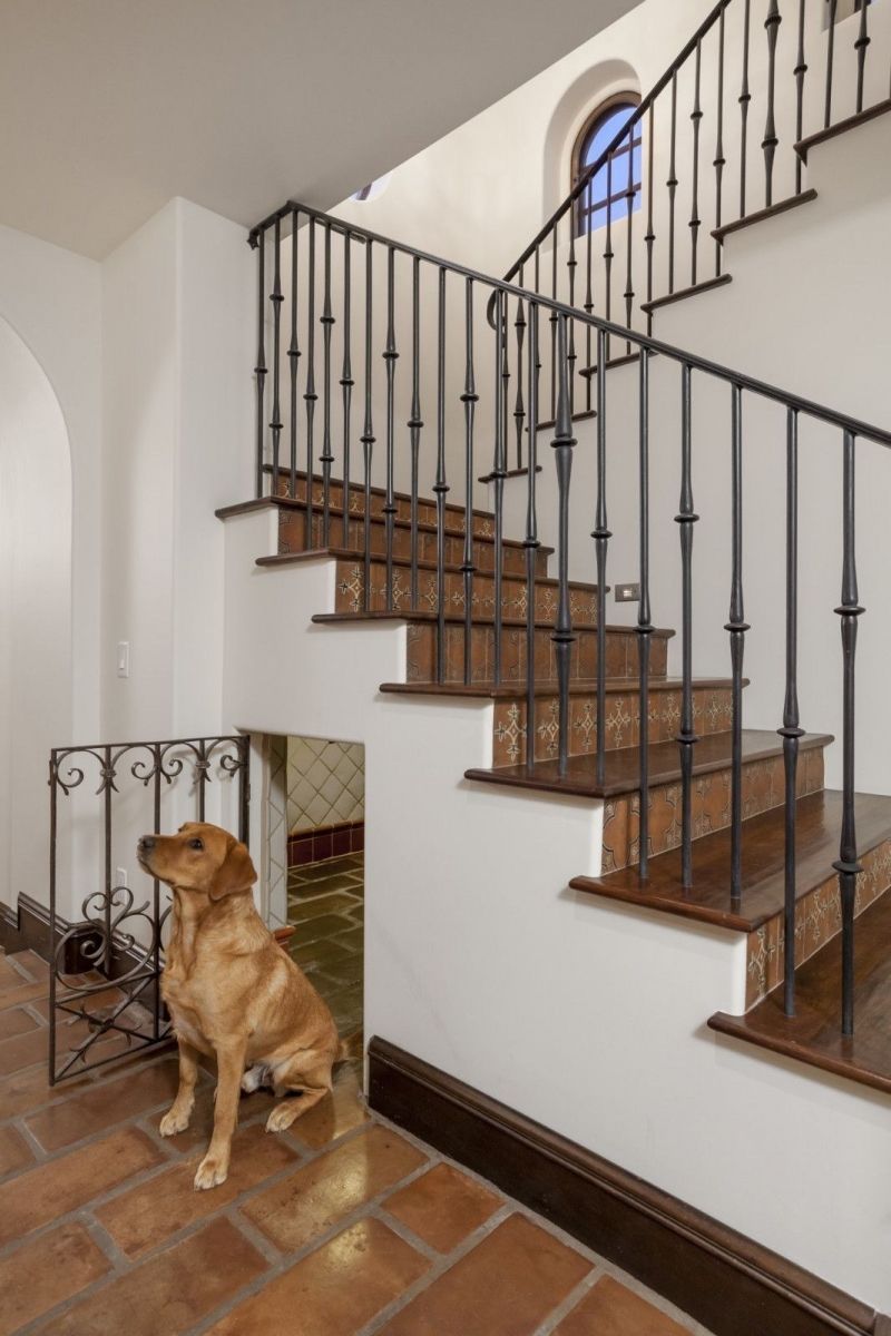 41 AMAZING AND CUTE DOG HOUSE UNDER STAIRS | dogmale | Under stairs dog house, Room under stairs ...
