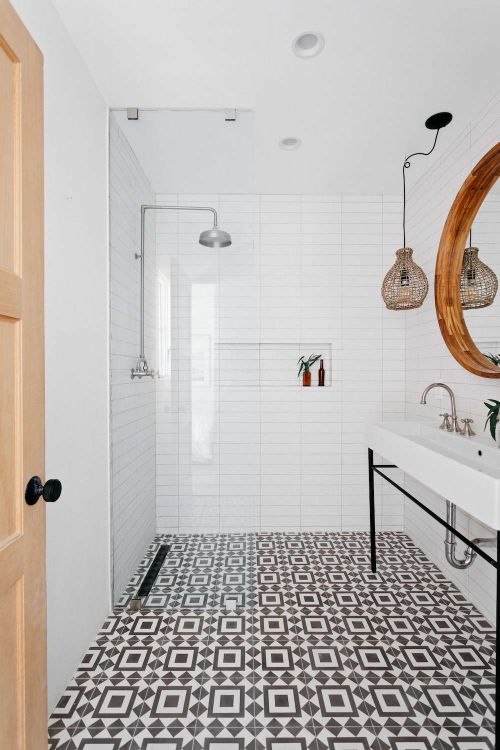 small narrow black-and-white bathroom layout
