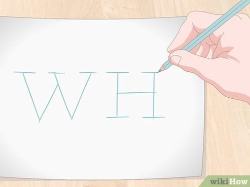 Step 1 Faça letras maiúsculas grandes de lápis no meio da folha de papel.