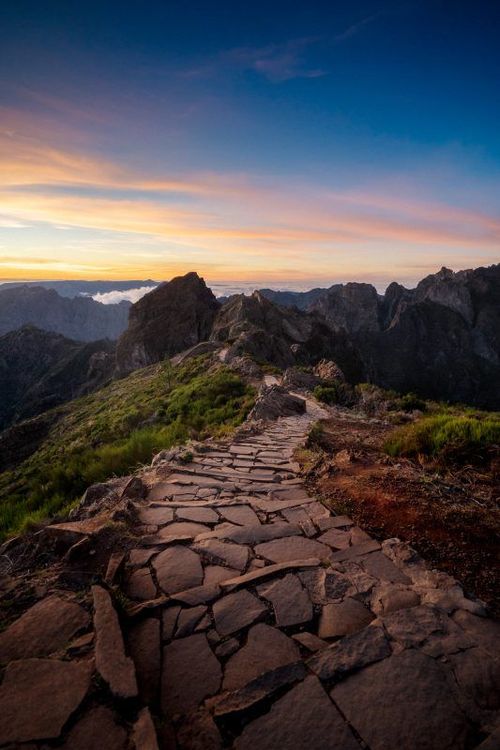Pico do Areeiro sunrise mountain peaks