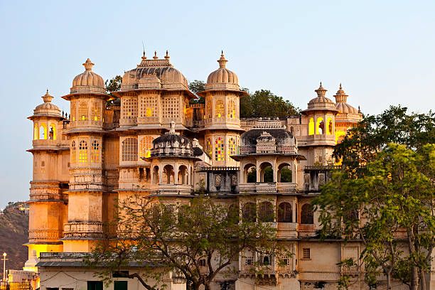 city palace in udaipur, india - udaipur city palace stock pictures, royalty-free photos & images