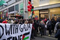 Hundreds of pro-Palestine protesters target Zara in Oxford Street on busiest Christmas shopping weekend | The Sun