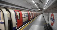 Tottenham Court Road station evacuated over fire alert as smoke spotted in the tunnel - Mirror Online