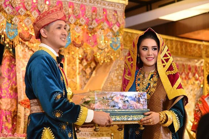 Telusuri 5 Fakta Unik Tradisi Bajapuik dalam Pernikahan Adat Minang Pariaman
