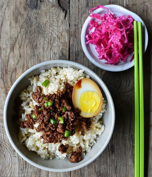 Taiwan-pork-sauce-rice-tall