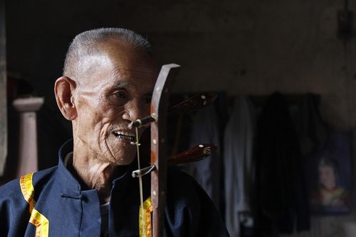 Free Old Man She Nationality photo and picture