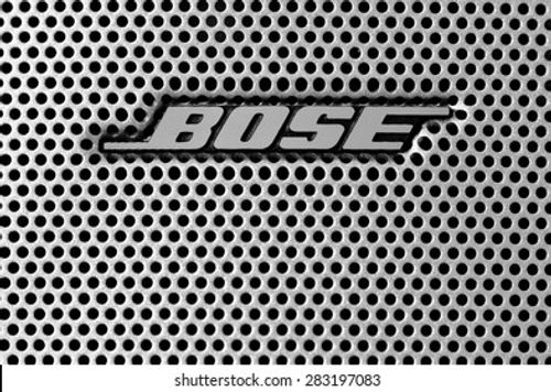 LEEDS - JUNE 01: Bose logo on a speaker grill, image processed in black and white. June 01, 2015 in Leeds, UK. Foto de contenido editorial de stock