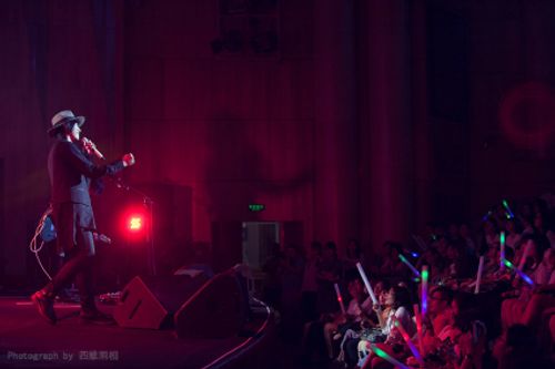 旅行团乐队南宁演唱会