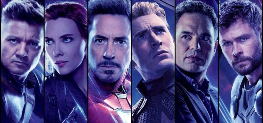 Elenco principal de Vingadores: Ultimato reunido na sede dos Vingadores, cena do filme de 2019