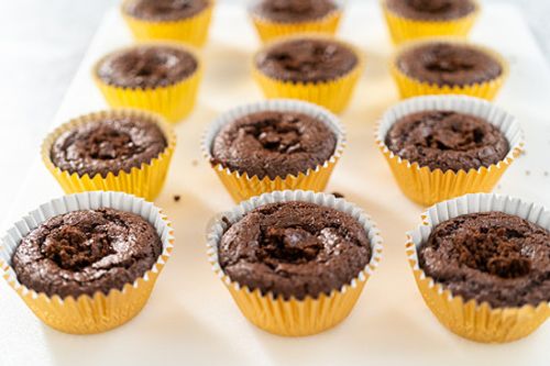 许嵩巧克力甘那许制作高清图片