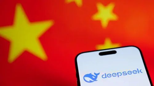 Getty Images DeepSeek 应用程序的照片，背景是中国国旗