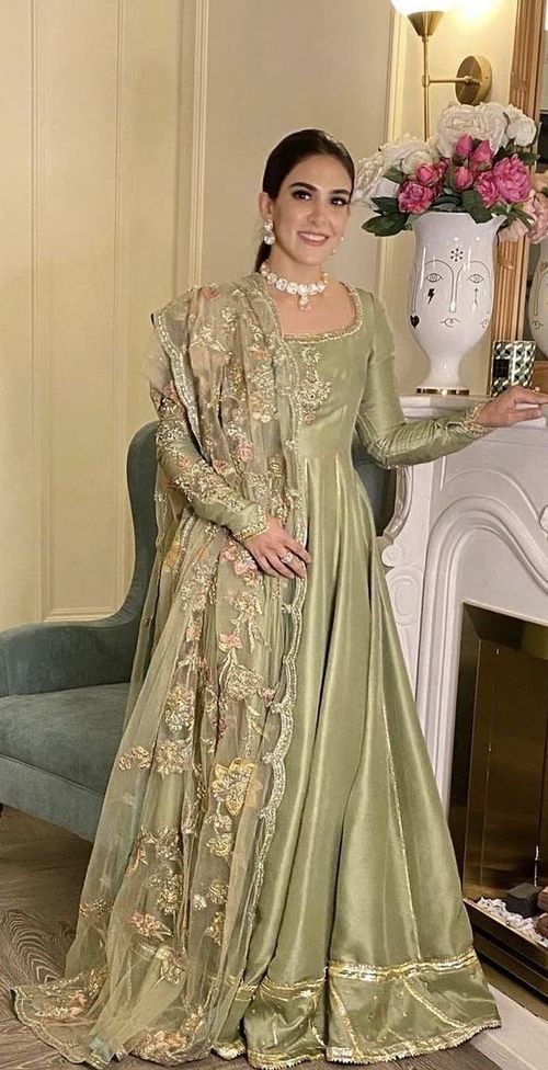 Pastel Mehndi Outfit, Pakistani Wedding Guest Dress, Pistachio Color Dress, Green Colour Dress, Sage Green Desi Dress, Green Nikkah Dress, Sage Green Desi Outfits, Sage Green Desi Wedding Dress, Sage Pakistani Outfit