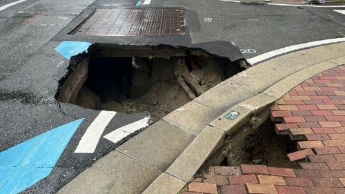 福岡の道路陥没、雨水管工事の施工不良が原因　削孔した既設管に土砂流入