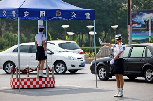 河南女交警夏装清凉