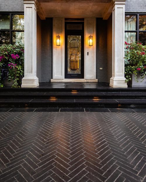 modern paver walkway Permeable Pavers Driveways, Entrance Luxury, Pavers Diy, Fire Pit Wall, Paver Patios, Diy Patio Pavers, Permeable Pavers