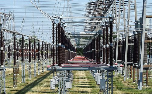 Umspannwerk-Pulverdingen_380kV-Trennschalter.jpg